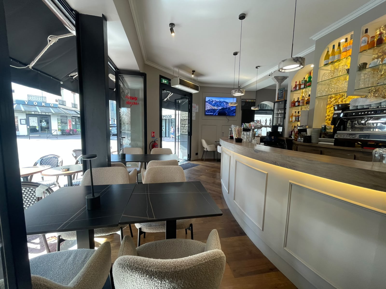 Salle et comptoir